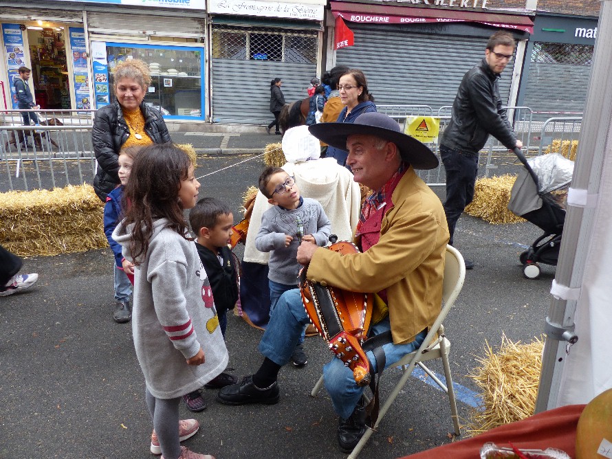 Les enfants adorent la vielle  roue